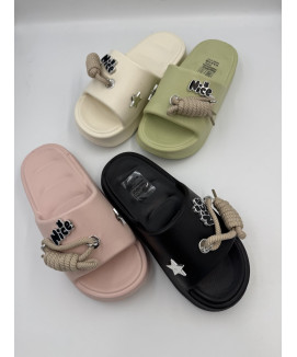 Жіночі шльопанці з джибітсами