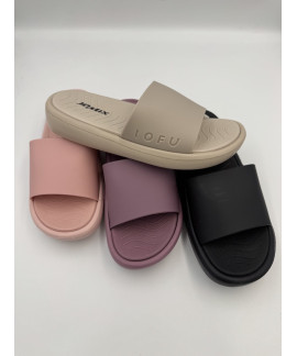 Жіночі шльопанці 