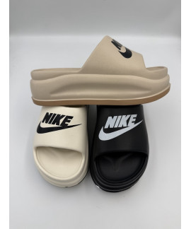 Жіночі шльопанці Nike на танкетці