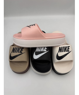 Жіночі шльопанці Nike
